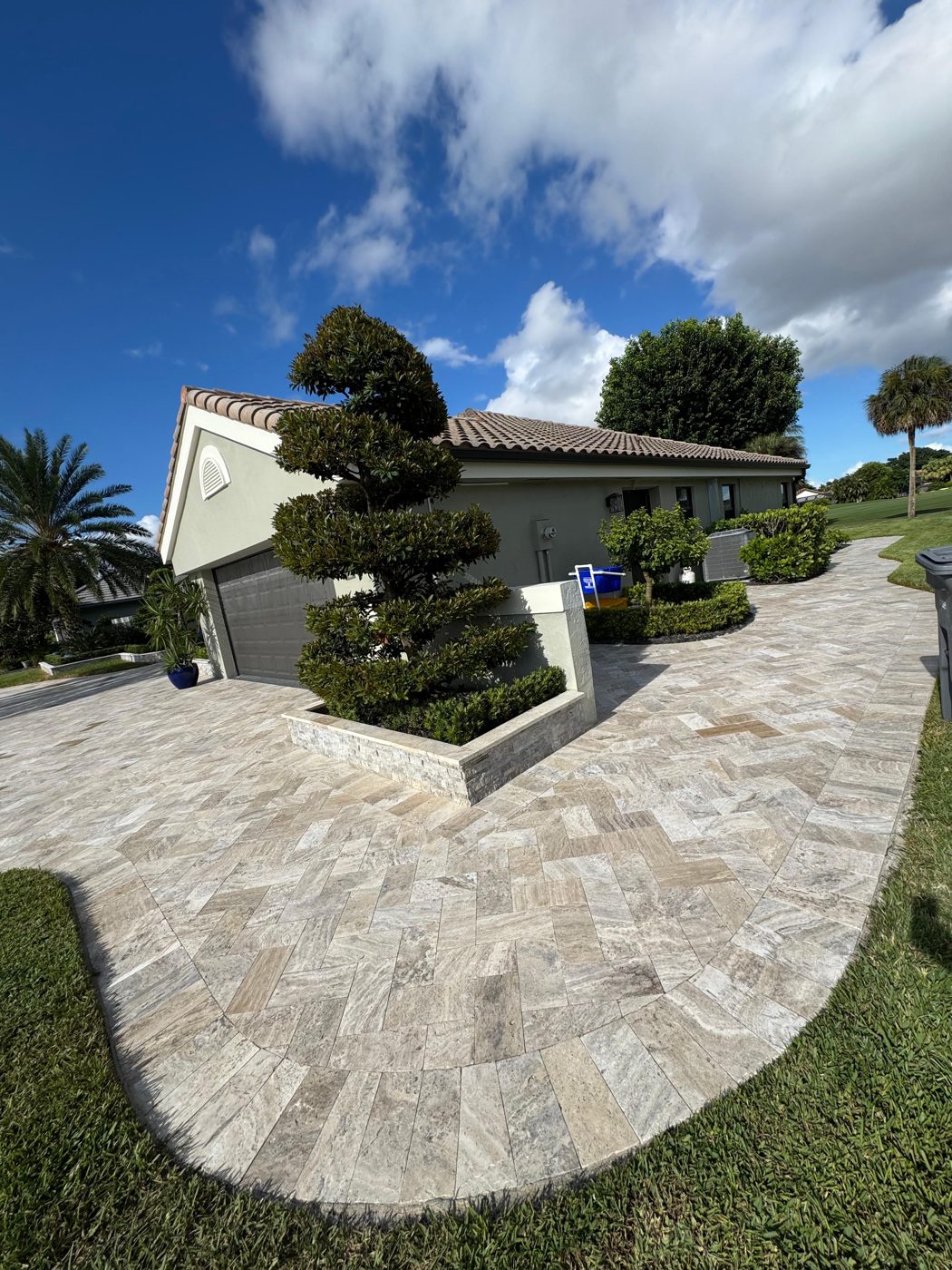 Circular travertine paver driveway