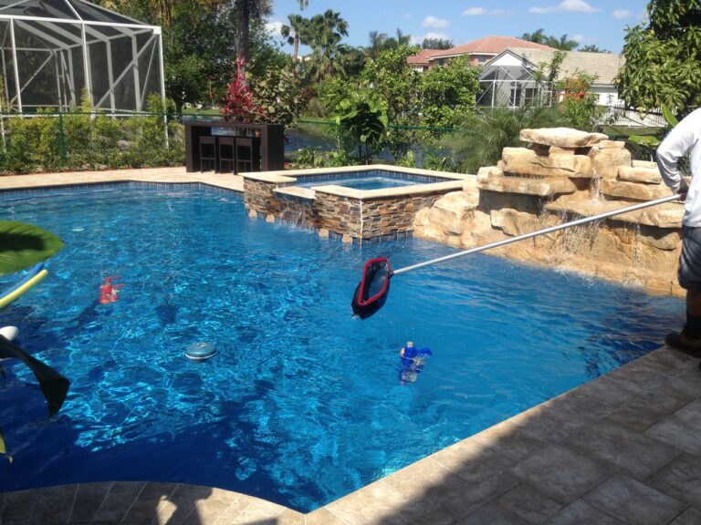 Pool cleaning services 1