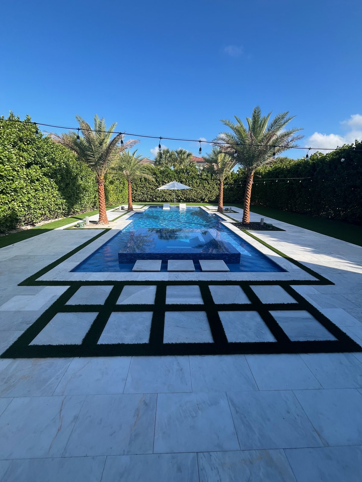 Modern pool with champagne spa, floating steps and marble deck in Parkland, Florida