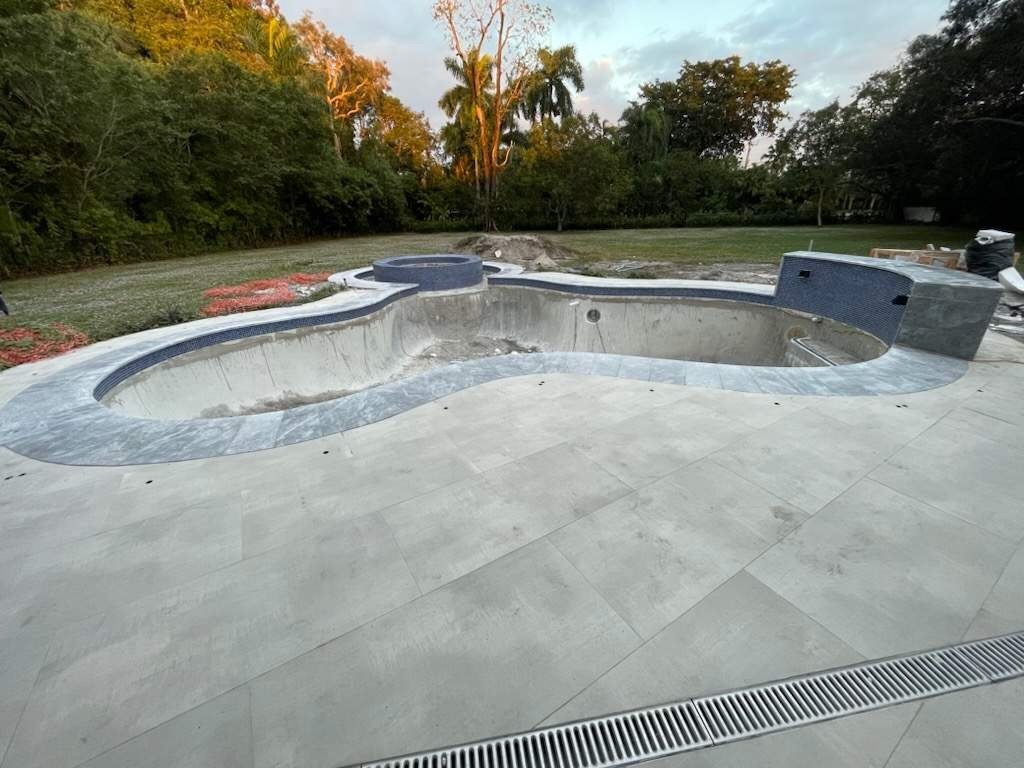Construction of a radius spa added to an existing pool in Plantation, Florida